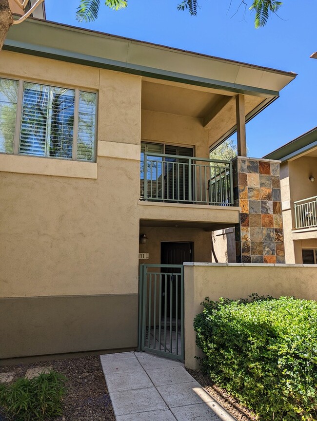 Building Photo - North Central Townhome W/Garage and Pool