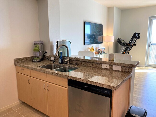 Foto del edificio - Furnished Smart Condo in the middle of the...