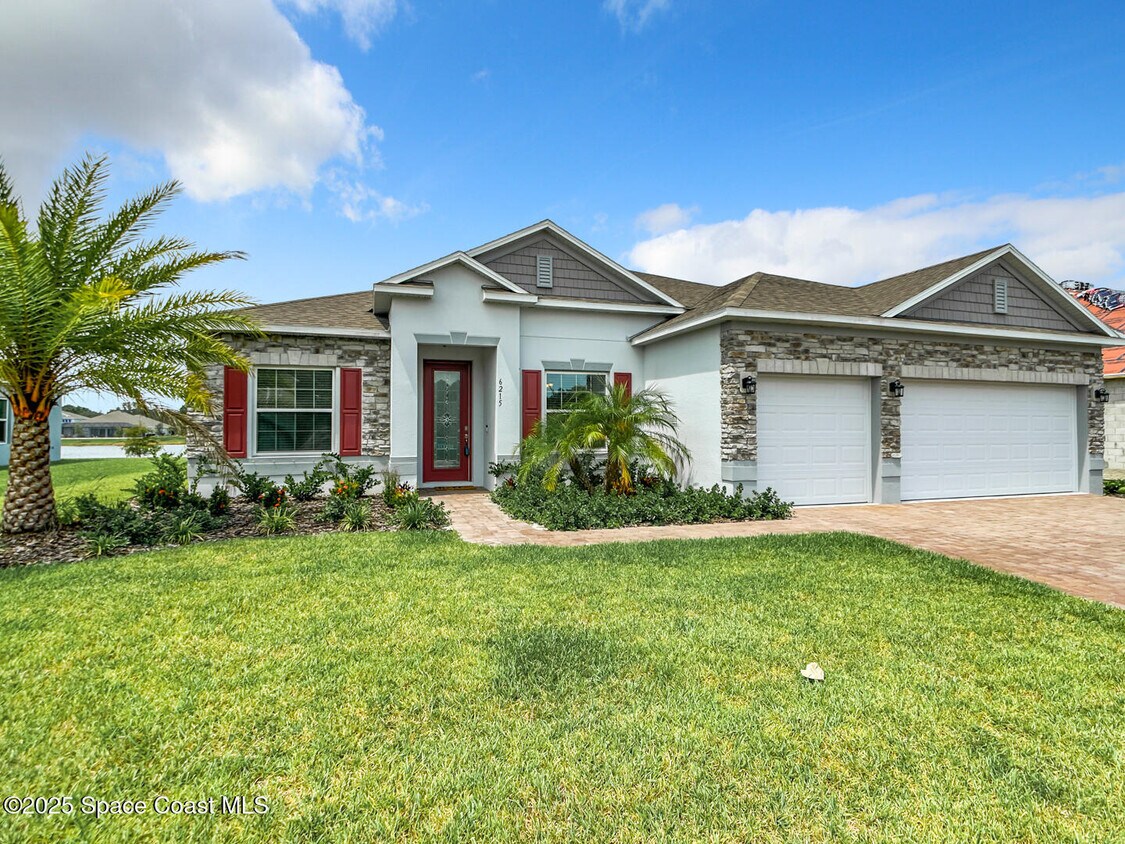 Foto principal - 6215 Moonrise Dr