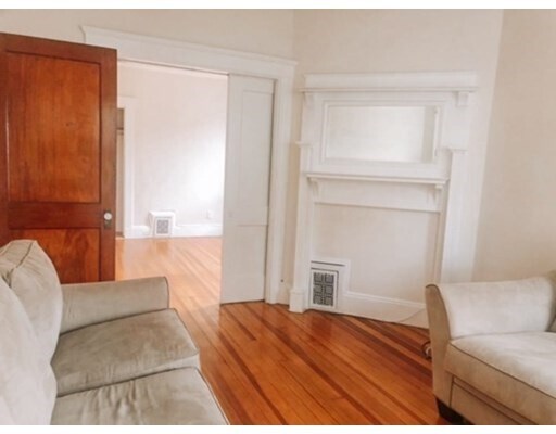Foto del edificio - 715 E 2nd St