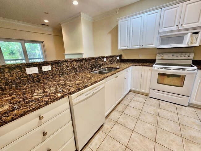 Building Photo - Luxury condo in Charleston National with g...