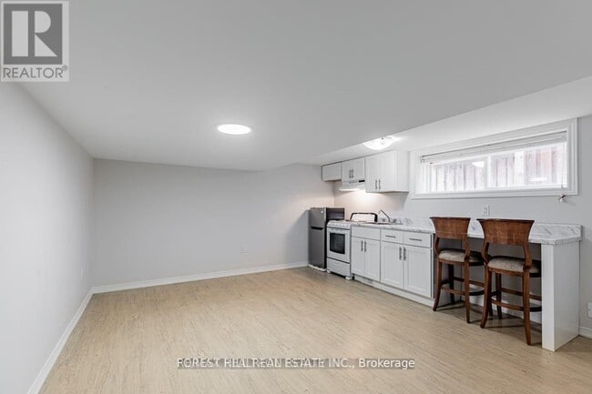 Building Photo - 41 Fairholme Ave