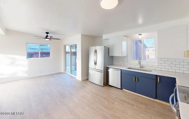 Building Photo - 1410 N Desmond Ave