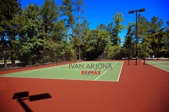 Building Photo - 118 Douvaine Ct