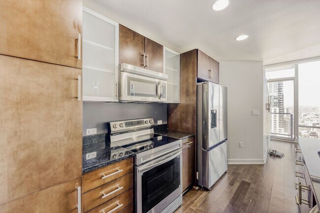 Foto del edificio - 38th Floor Spire Stunner!