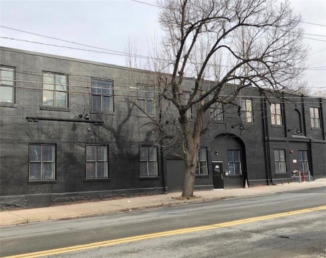 Building Photo - 128 W Union Blvd