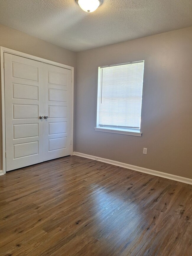 Building Photo - Very Nice Newly Renovated Home in Westwood