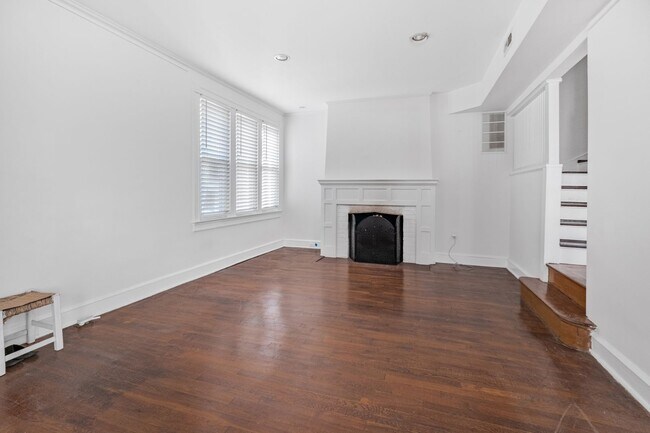 Foto del edificio - Stunning 4 BR/3 BA Single-Family Home in 1...