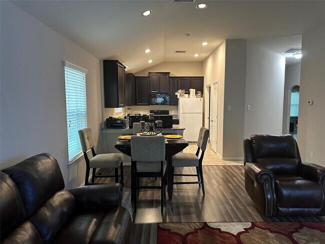 Building Photo - 2314 Village Stone Ct