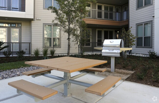 Foto del edificio - Axis Marketplace