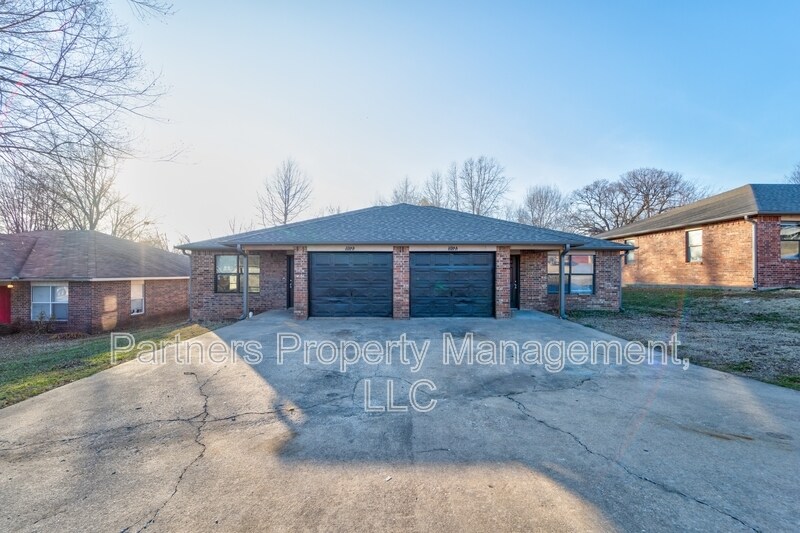 Foto principal - 5707 Sara St