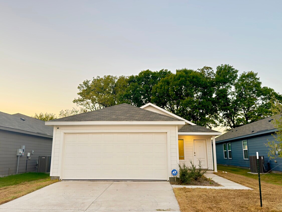 Foto principal - 6626 Highlands St