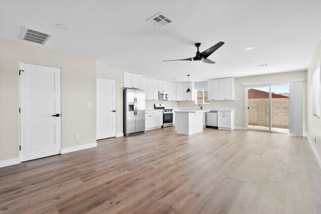 Foto del edificio - New Build 2025 Modern Duplex | 3 Bed, 2.5 Bath + Private Balcony & 2-Car Garage