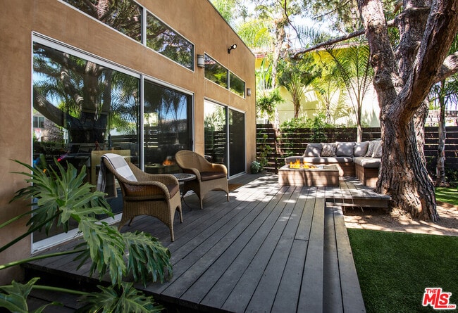 Building Photo - 639 Vernon Ave