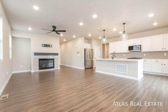 Foto del edificio - 4775 Ambrose Pl