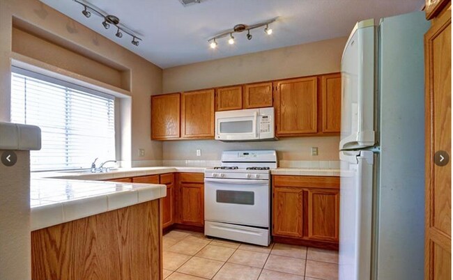 Building Photo - ***2 BR Condo Available Now***