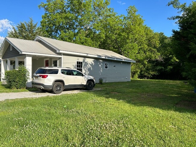 Building Photo - 401 Francis St E