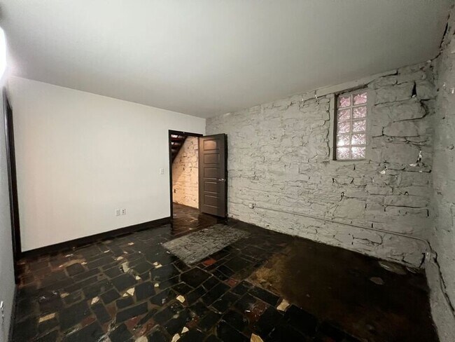 Foto del edificio - 616 Hull St Rd