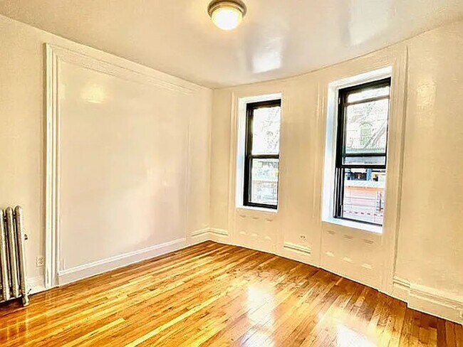 Building Photo - 322 West 11th Street