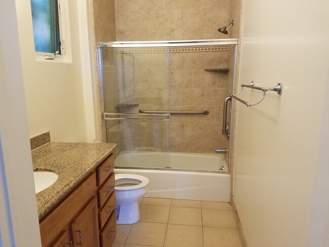 baño principal - 13226 Moorpark St
