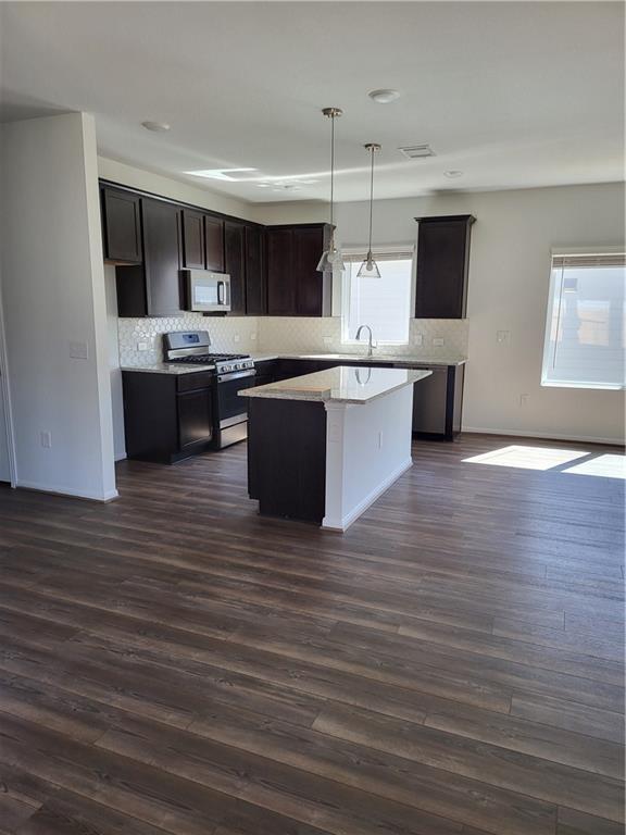 Building Photo - 209 Oldbridge Dr