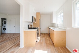 Building Photo - 1318 S Ogden Dr