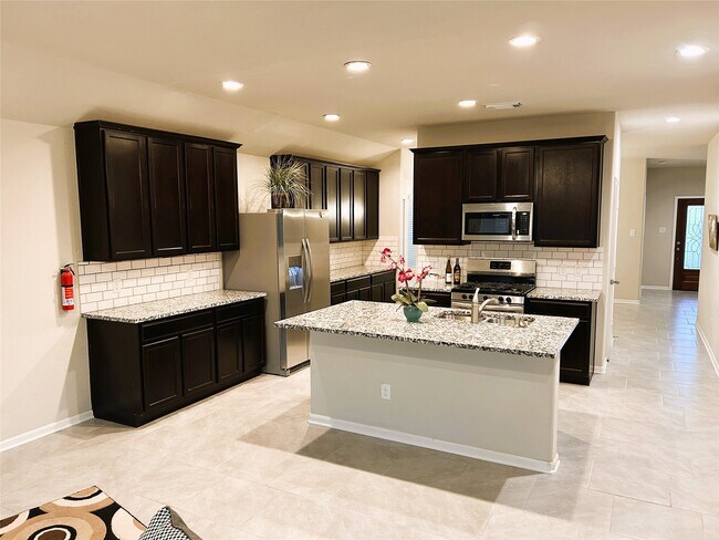 Building Photo - 1402 Central Heights Dr