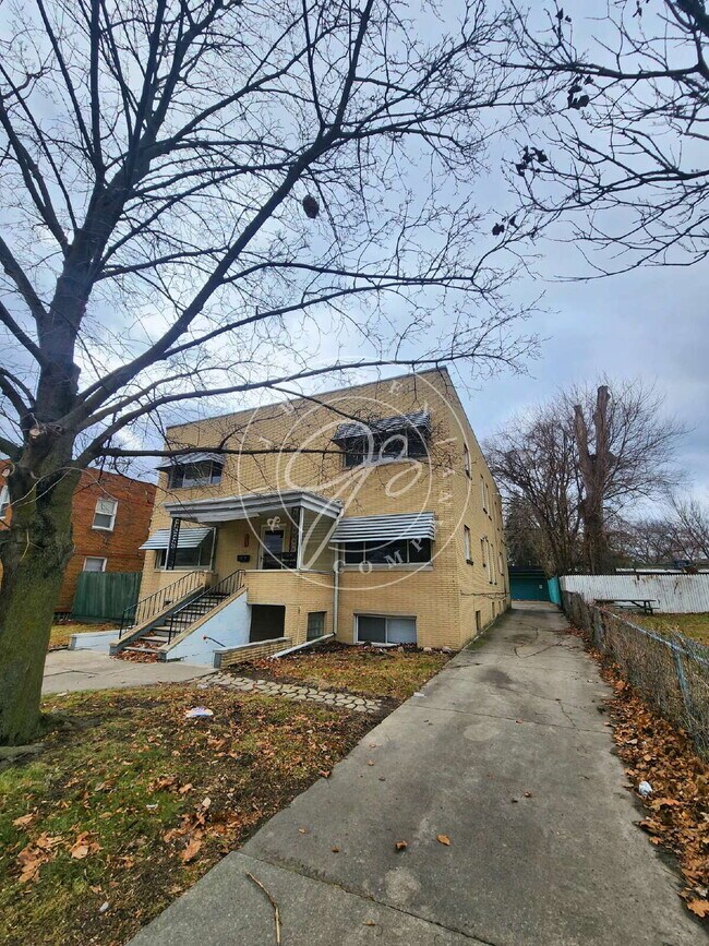 Foto del edificio - Charming 1-Bed with Spacious 1050 Sq Ft Layout in Toledo's Heart!