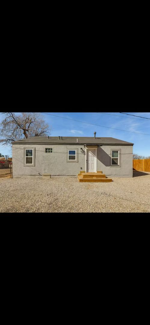 Foto del edificio - Charming 2BR House in Artesia