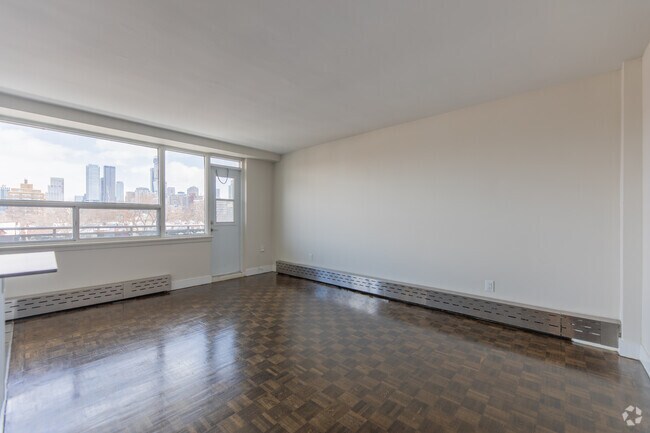 1 chambre, 1 salle de bain - 652 pi² - Salon - 66 Spadina Road