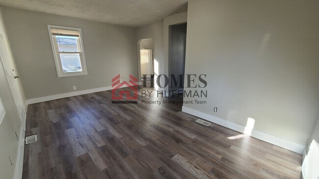 Building Photo - Two Bedroom House | Westside