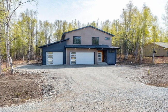 Building Photo - NEW CONSTRUCTION HOME WITH A 4 CAR GARAGE!!