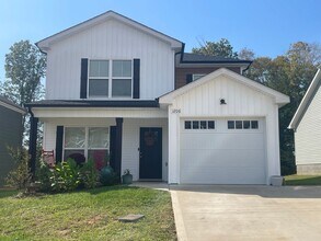 Building Photo - 1206 Cottonwood Dr