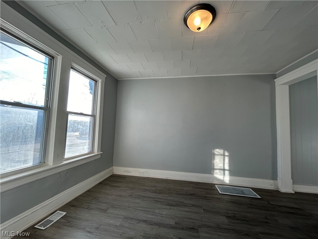 11702 Brookfield Ave Unit Down, Cleveland, OH 44135 Room for Rent in