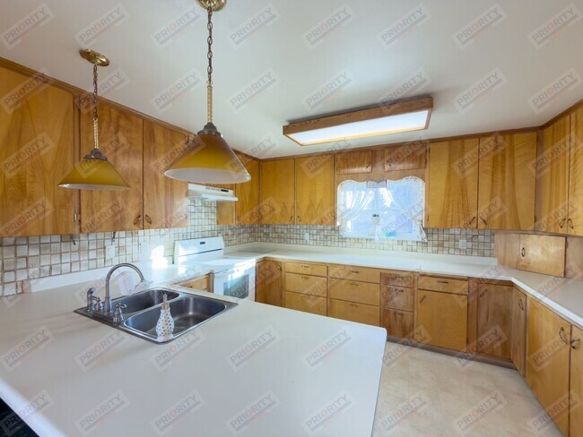 Foto del edificio - Large 4 bedroom, 2.5 bath downtown home