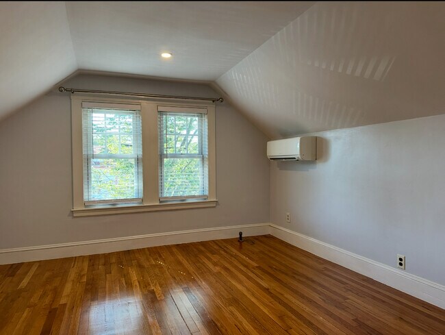 Building Photo - 47 Alicia Rd