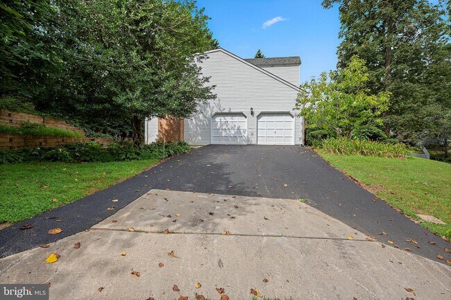 Building Photo - 2900 Pine Needle Ct