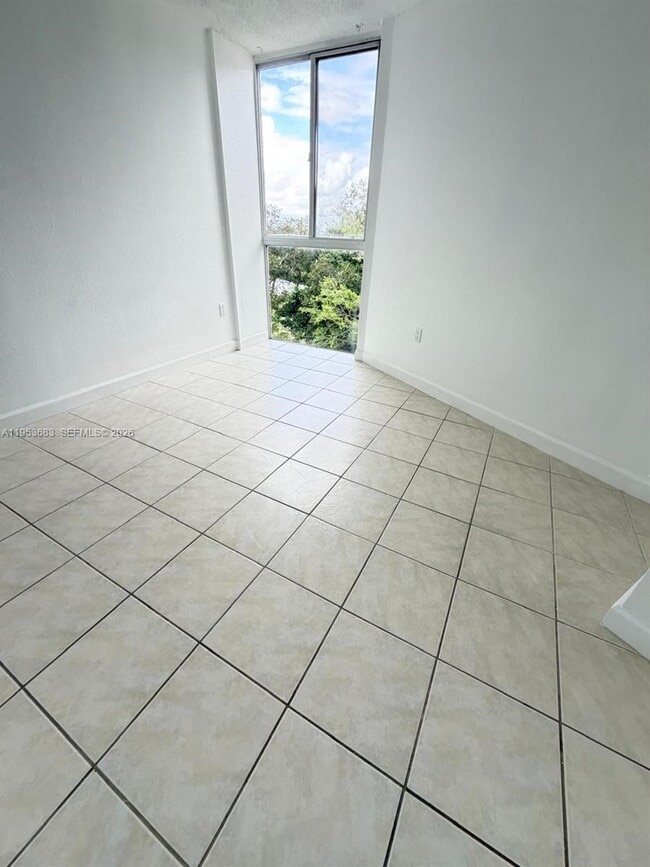 Foto del edificio - 7035 NW 186th St