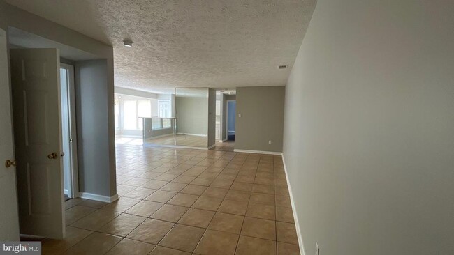 Foto del edificio - 4915 Riders Ct