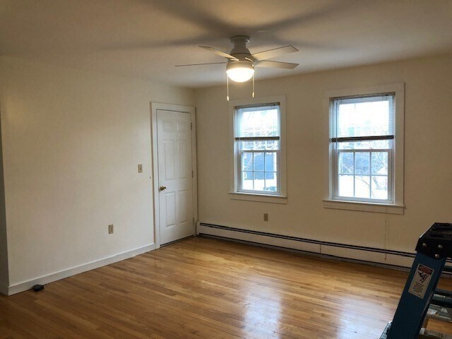 Building Photo - 3 1/2 Becket Ave
