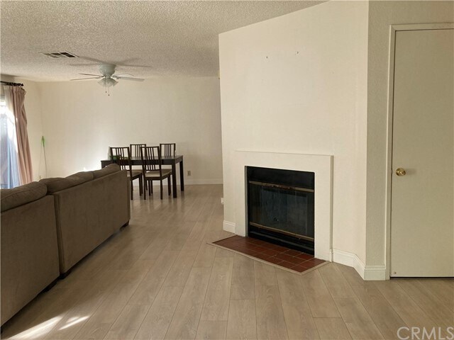 Foto del edificio - 24220 Sylvan Glen Rd