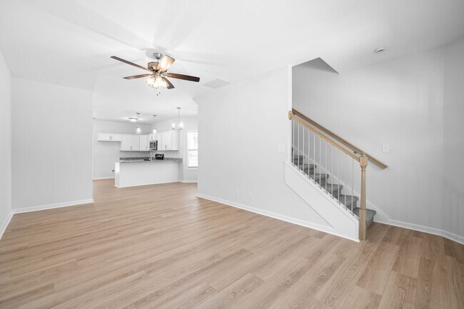 Foto del edificio - 2 Bedroom Condo For Rent Near Riverside Dr...