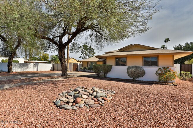 Building Photo - 3513 S Oak St