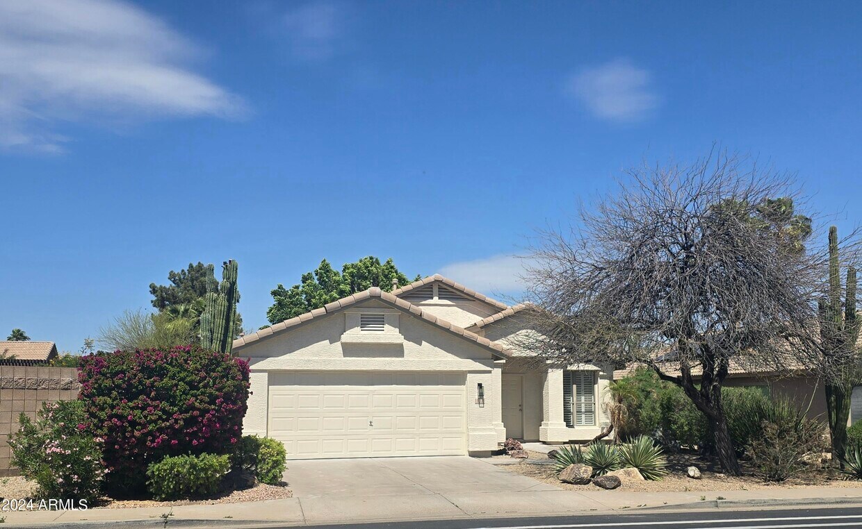 Primary Photo - 3012 E Sweetwater Ave