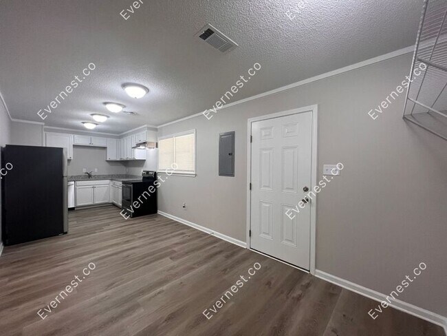 Building Photo - 8456 Booneville Dr