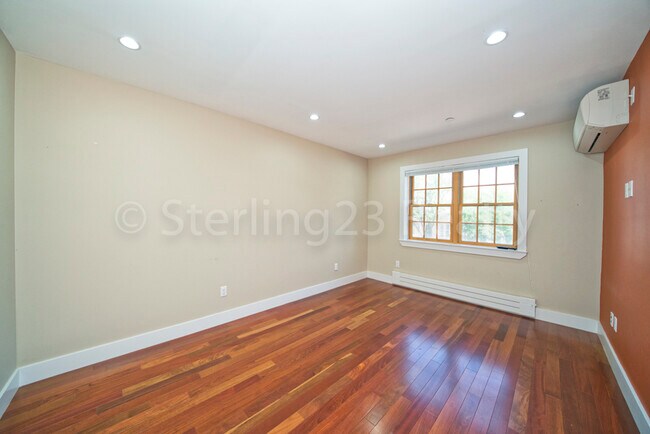 Foto del edificio - 2108 Steinway St