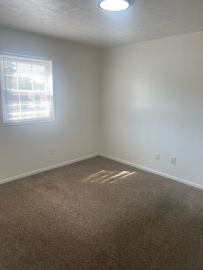 Foto del edificio - 850 Moon Rd