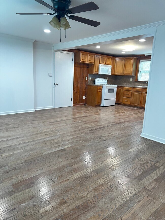 Building Photo - 12848 Farm Pond Ln
