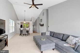 Building Photo - 2804 Yarling Ct