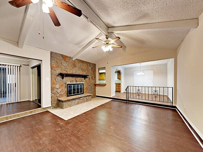 Building Photo - 1022 Nancy Ln